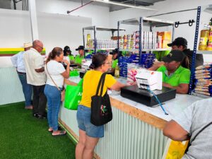 inaguración de la Tienda del Pueblo en el Mercado Municipal de Alcalde Díaz.