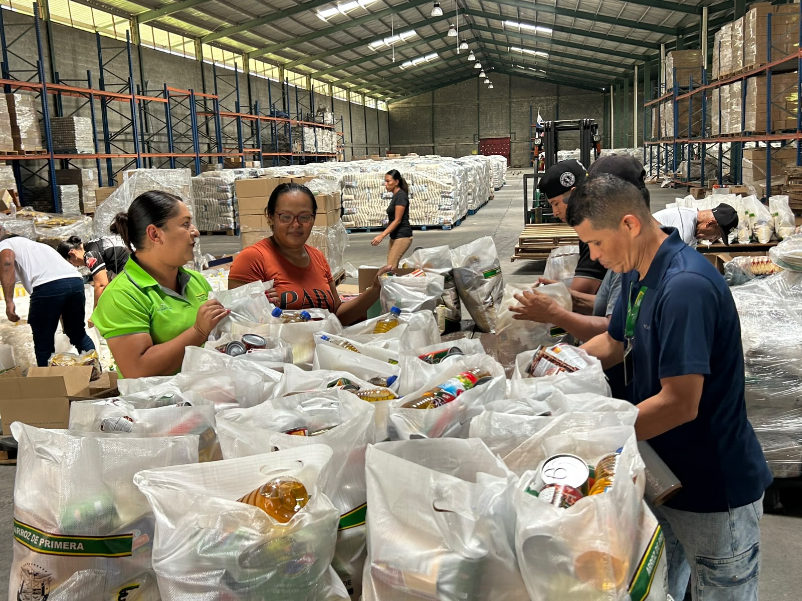 IMA despliega recursos logísticos y distribuye alimentos entre personas afectadas por el sismo